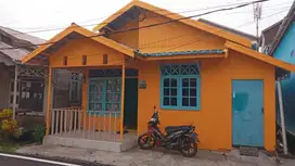 Rumah Strategis dekat jalan besar dan Nyaman di Komp. Anggrek 2