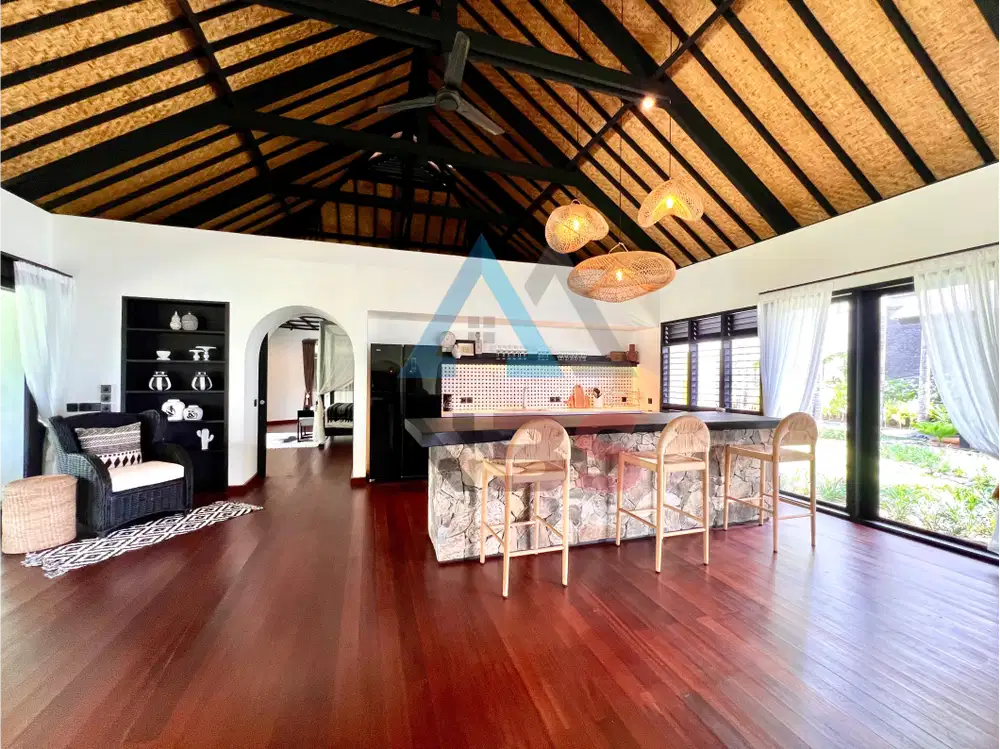 FOR SALE LUXURY VILLA IN CANGGU, STRATEGIC LOCATION