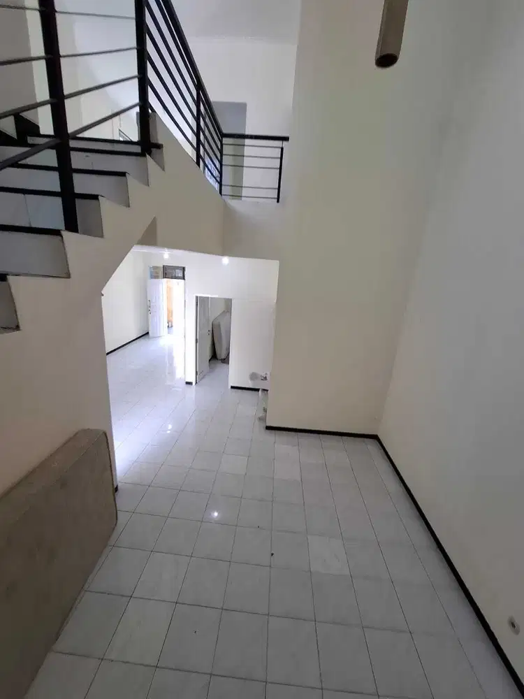 Disewakan Rumah 2 lantai strategis Dharmahusada Mas