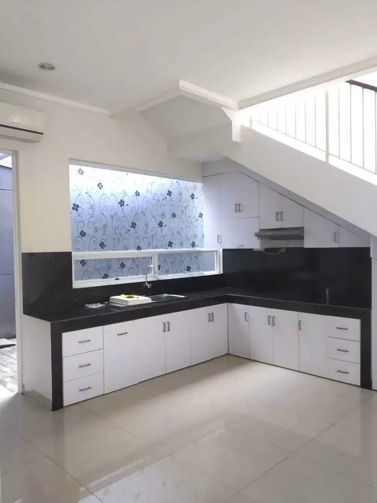 RUMAH CANTIK DI DISCOVERY ALUVIA BINTARO TERAWAT DAN SIAP HUNI EMERALD
