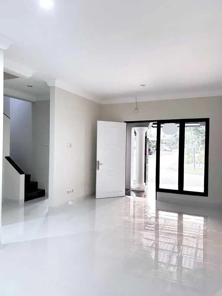 DIJUAL RUMAH MURAH 2 LANTAI SUDAH RENOVASI TOTAL DI CLUSTER TENGAH!