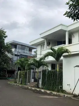 Rumah 2 Lantai Di Jalan Pisok Dekat Masjid