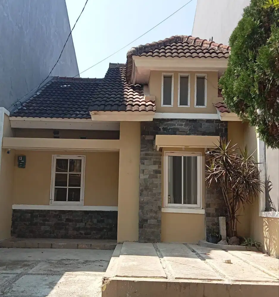 Rumah siap huni di adipura gede bage bandung