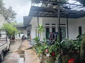 Dijual ian semi furnish dengan lahan yang luas kawasan Cimanggis Depok
