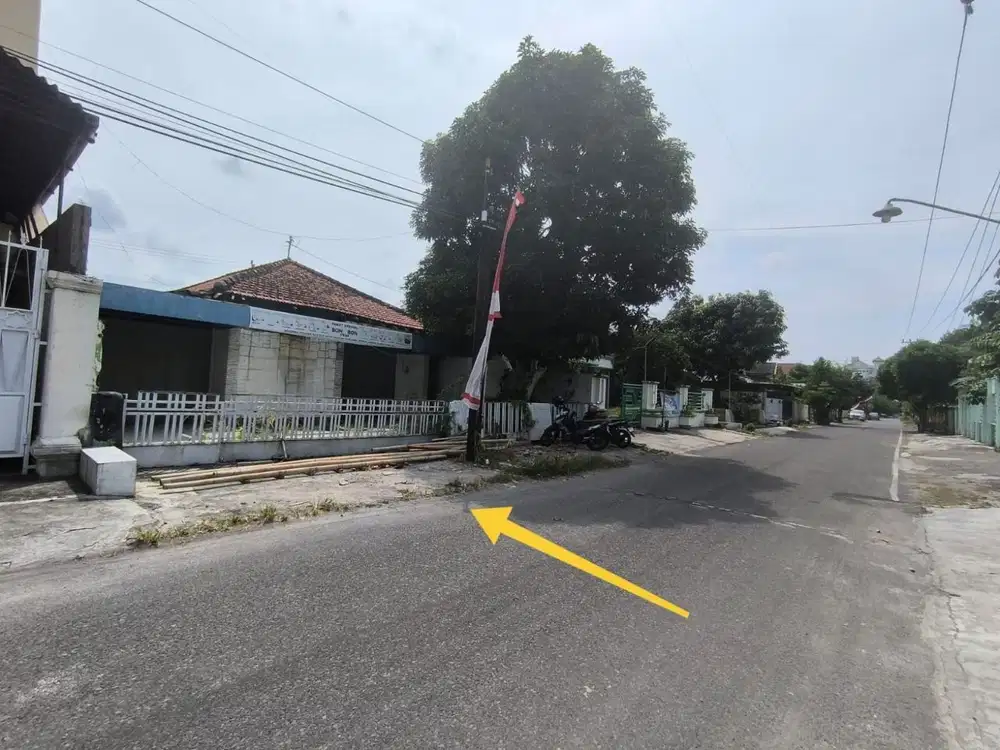 Rumah Hitung Tanah Luas di Solo Kota Dekat Manahan dan Solo Square