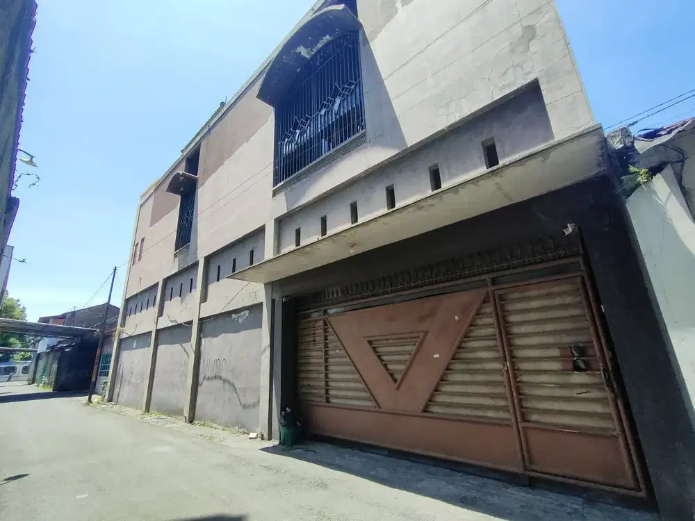 Rumah 2 Lt Bagus Terawat Strategis di Solo