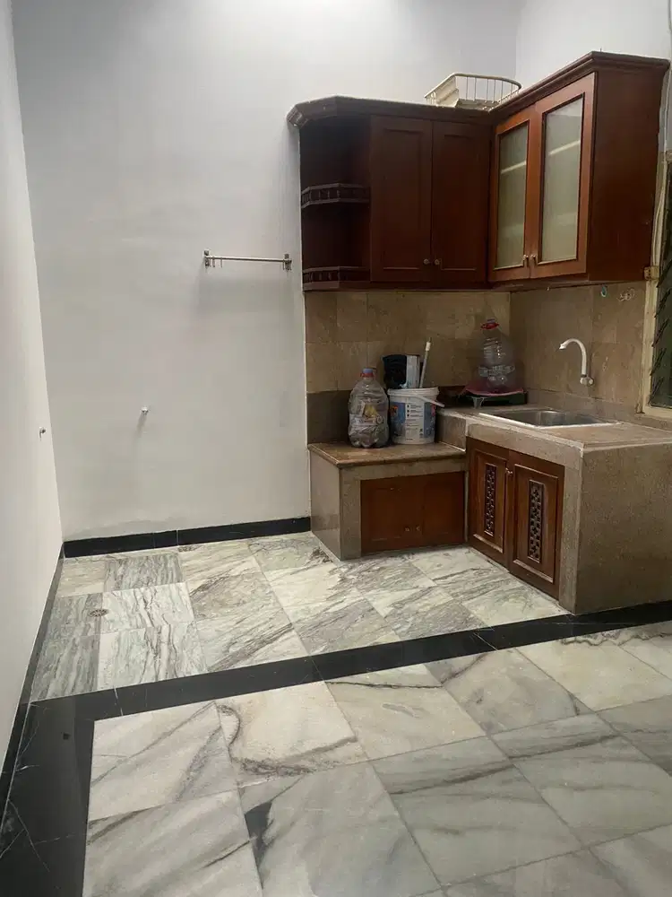 Rumah rapih siap huni full marmer Grand Poris Cipondoh