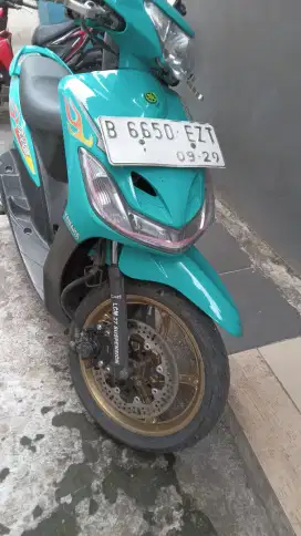 Yamaha mio 2011 b depok mesin /body OK ori standar, wrnaputih di surat