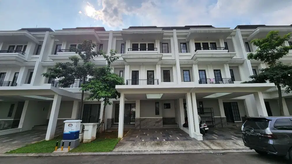 Dijual rumah 3 lantai alam sutera