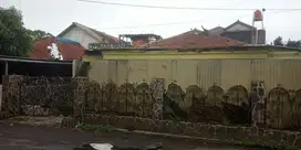 Rumah lama hitung tanah sangat murah di muara sari
