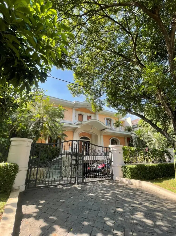 Dijual Cepat Murah Rumah Asri Fasilitas Private Pool pondok indah