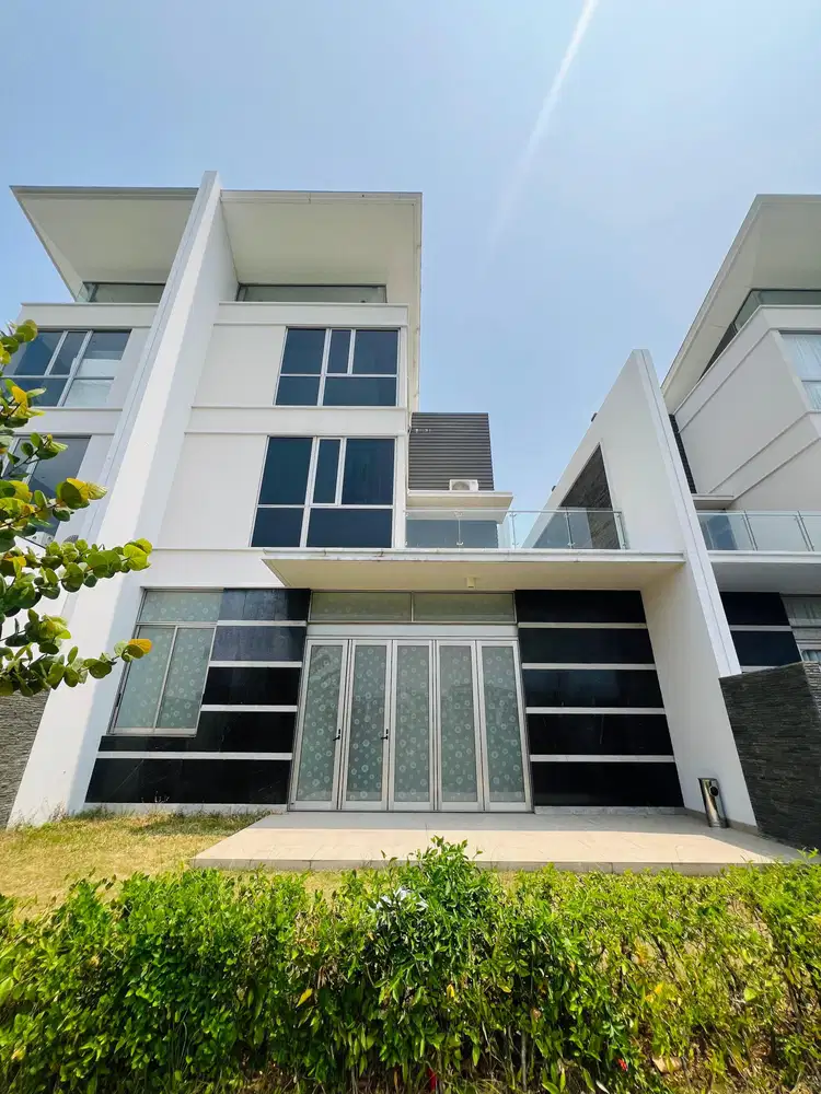 Dijual Rumah Mewah Golf Island View Danau