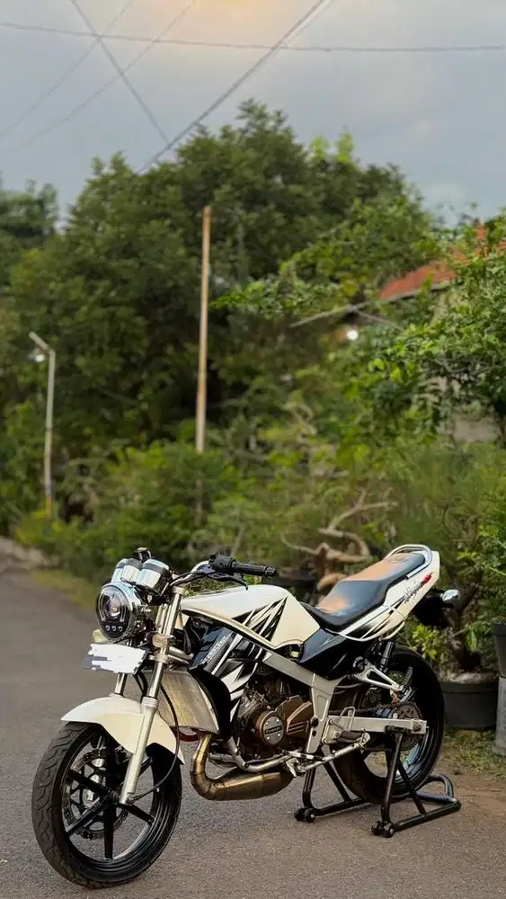 Dijual Ninja R 2011 Putih