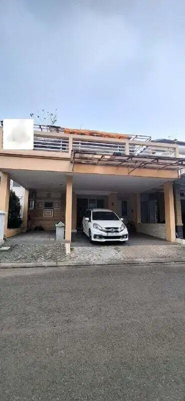Rumah 2 lantai di Kota Cibubur 2,2M bisa nego.
