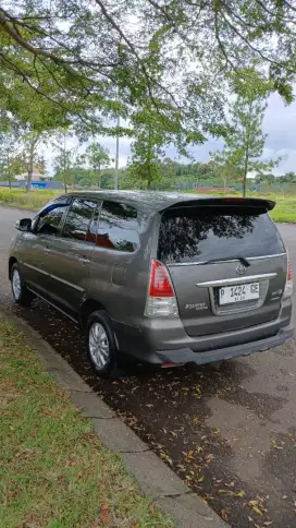Innova bensin 2010 transmisi otomatis Type v Luxury bulu kera