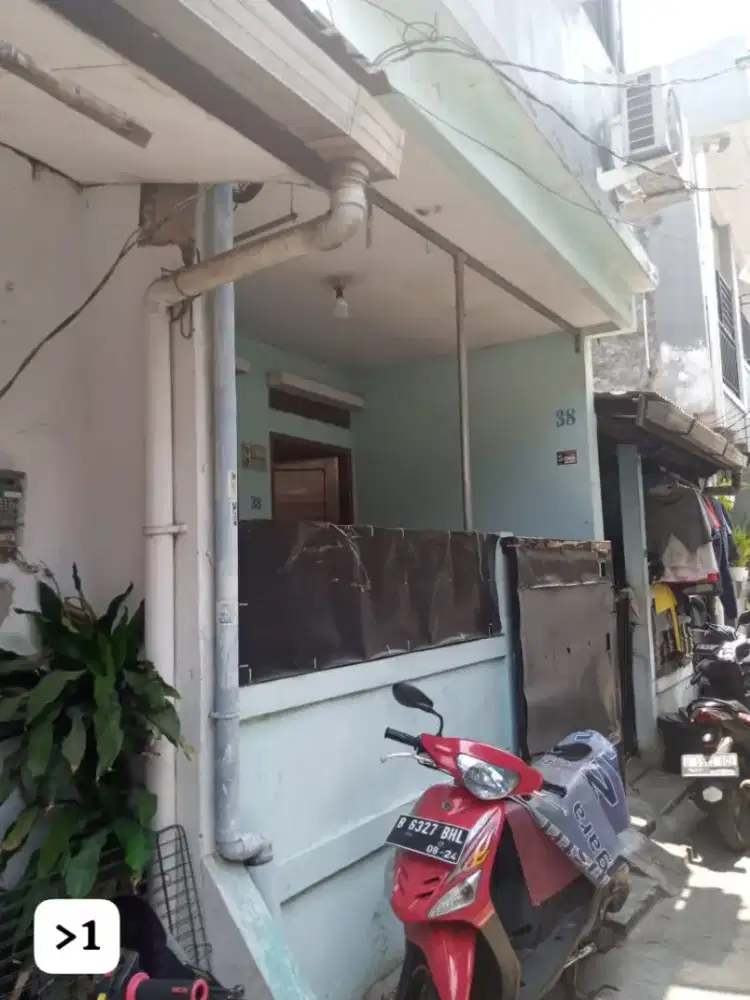 Rumah pribadi siap huni strategis di Tomang