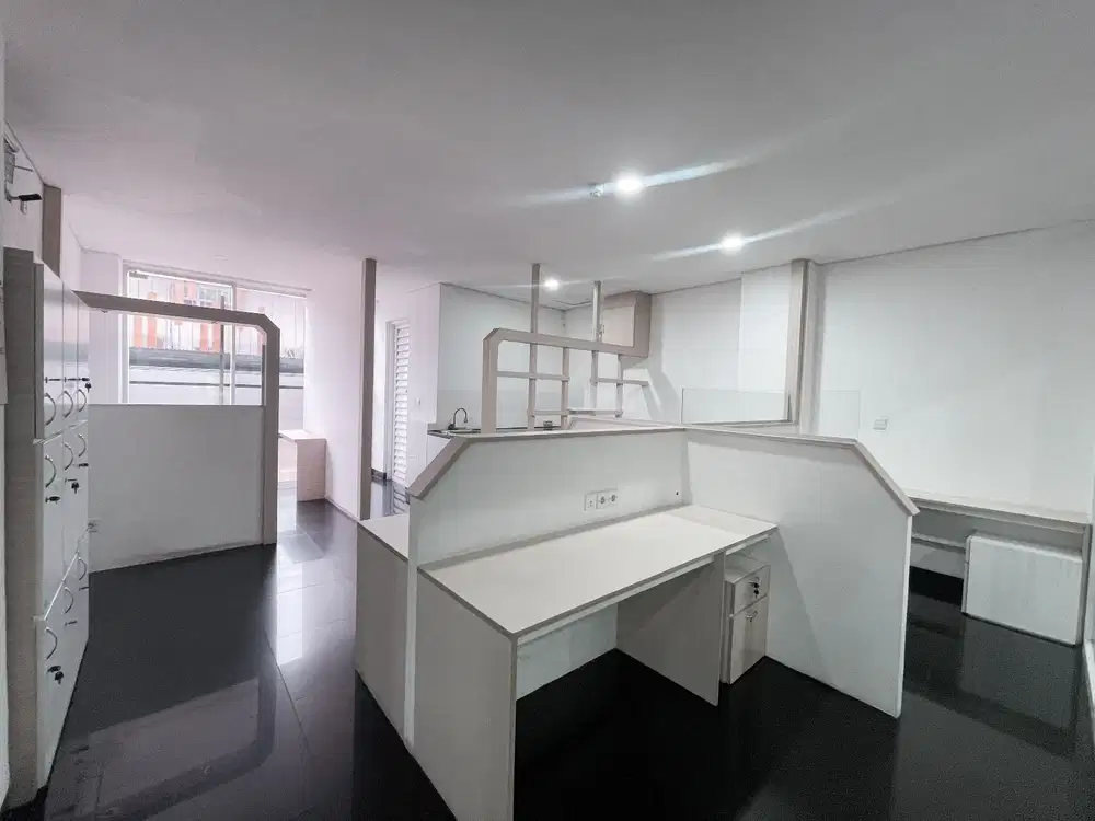 SEWA KANTOR GRAHA ADHI MEDIA SEMI FURNISH LUAS 139