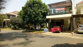 Dijual rumah hoek depan taman di legenda wisata cibubur, KPR dibantu