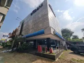 Di sewa: 2 ruko ex Citibank. Bolevar Barat Raya