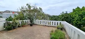 DISEWAKAN RUMAH 2 LANTAI BEBAS BANJIR DI CLUSTER BARU!