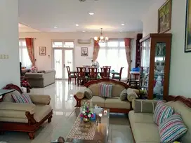 DIJUAL RUMAH DI CLUSTER TENGAH KOTA WISATA, DEKAT MAL