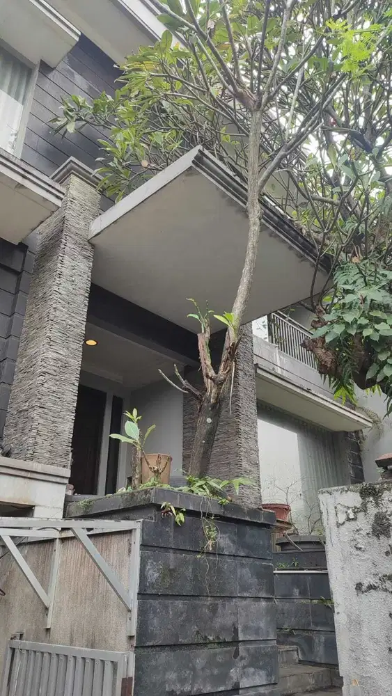 Rumah mewah 2,5 lantai di Pondok Hijau Golf, Gading Serpong, 200 sqm