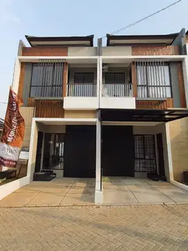 rumah 2 lantai dekat dengan toll bsd