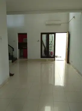 Rumah Minimalis, cantik, siap huni dekat stasiun LRT