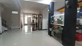 DIJUAL RUMAH 2 LANTAI SUDAH RENOVASI & TURUN HARGA DI CLUSTER TENGAH!