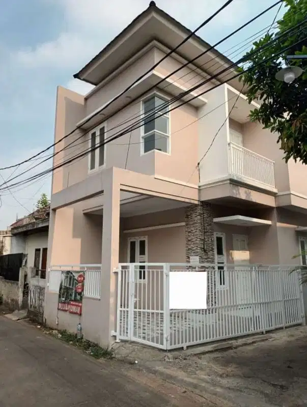 RUMAH MURAH 2 LANTAI SELANGKAH KE JAKSEL DAN TOL