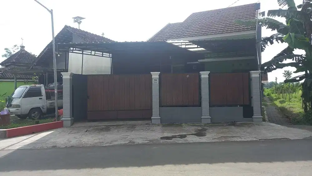 Rumah nyaman dan strategis tlogoadi lingkungan nasionalis