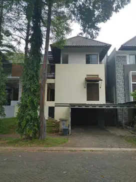 Rumah Split Level, Kawasan Mewah, Cluster Heliconia Bsd City