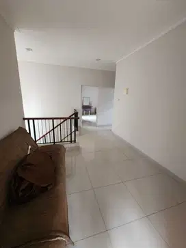 DIJUAL RUMAH 2 LANTAI BEBAS BANJIR DI BOULEVARD UTAMA KOTA WISATA!