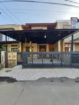 Rumah 2 Lantai Luas 105m2 dgn 4 Kamar Tidur di Jatinegara Indah