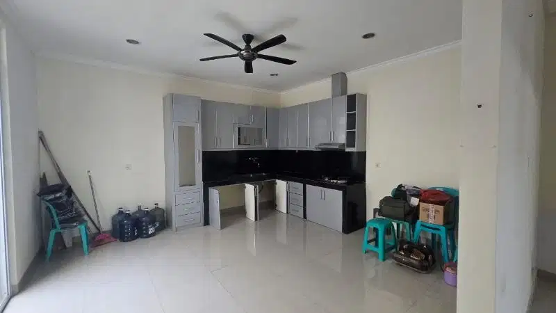 DIJUAL RUMAH GREEN LAKE CITY FULL BANGUNAN SUDAH RENOV