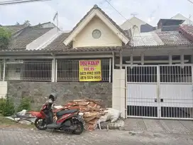 Disewakan rumah minimalis di mulyosari prima semi furnish