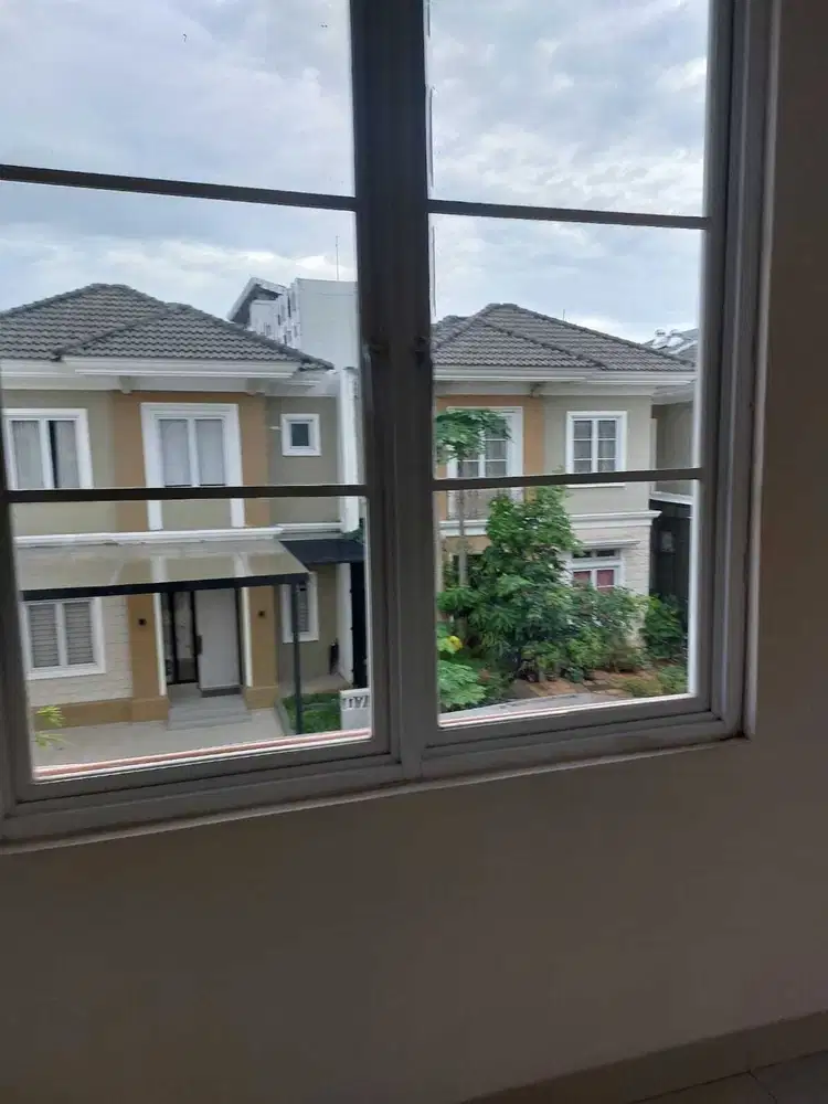 Di Jual Cepat Rumah bagus lokasi gading serpong cluster Trimezia