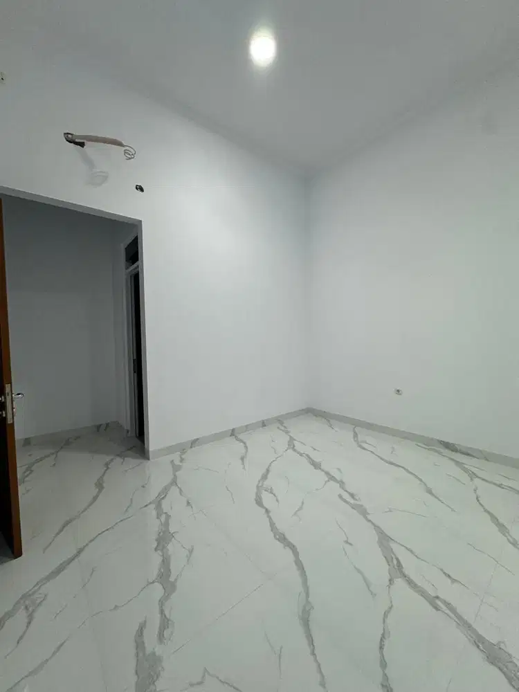 Disewakan Rumah Katamaran PIK1 16,5X36 Brand New + 8 AC