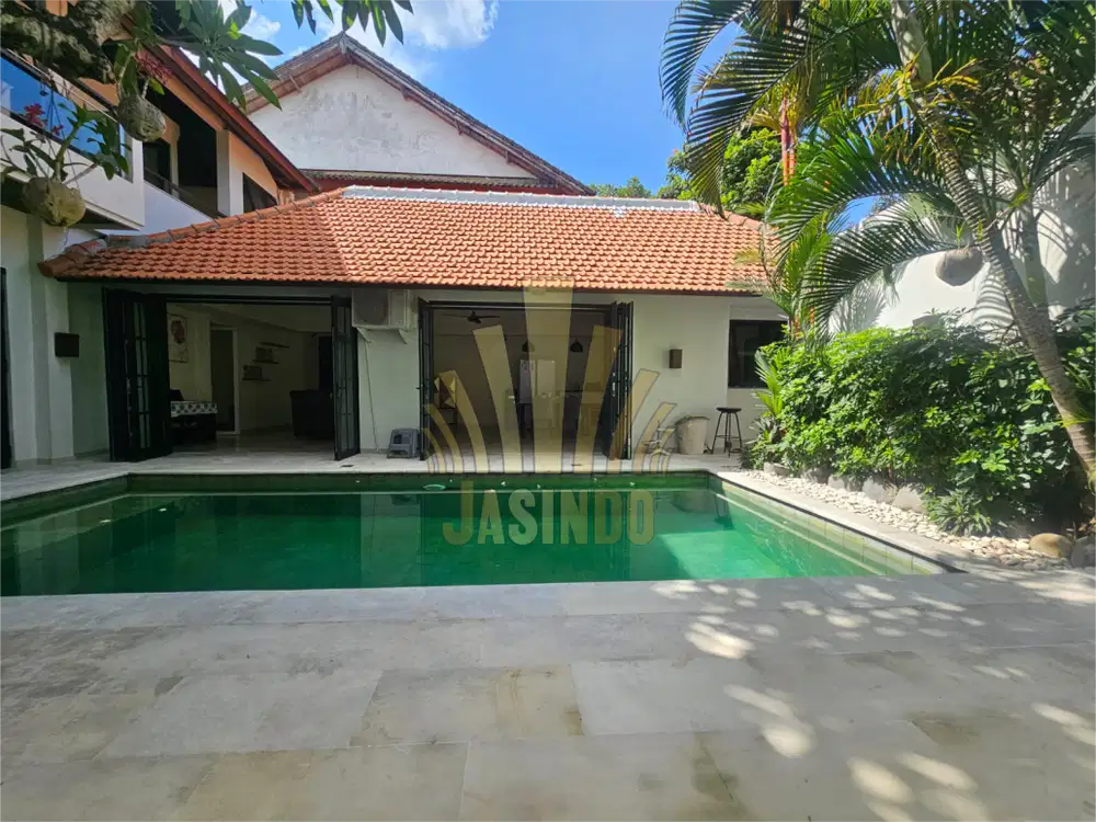 dijual/disewakan villa 2 lantai lokasi kerobokan,dekat pepito , nook