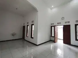 rumah cantik bersih siap huni dekat luwea gentan