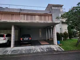 Jual murah apa adanya Rumah Sultan posisi Hook di Delatinos BSD.