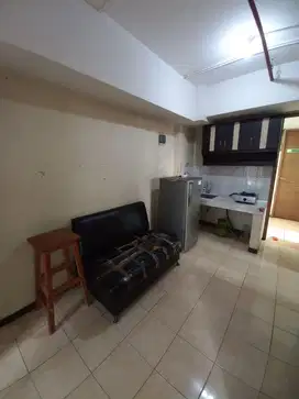 2 kmr semifurnish green park view