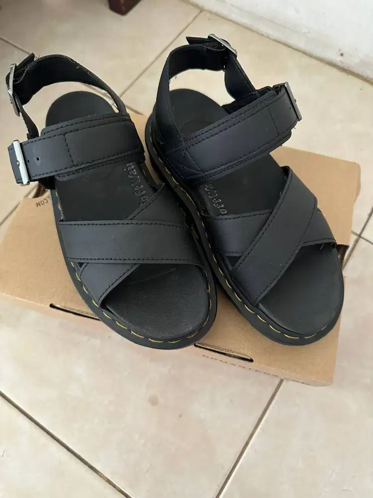 Dr. Martens Voss II Black Hydro Original