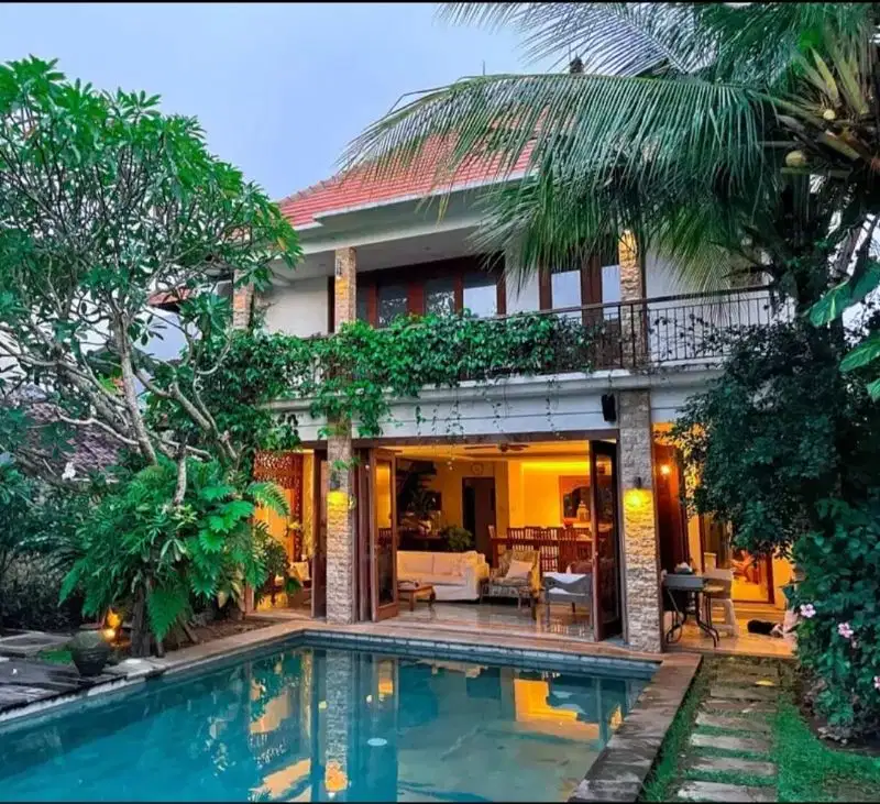 Villa Mewah Tegal Cupek Bumbak umalas Kerobokan