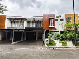 Dijual 1 unit Rumah Mewah Orchard Park Citra Grand City