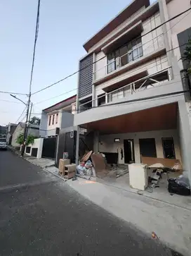 BRAND NEW HOUSE PRIVATE POOL DI CILANDAK