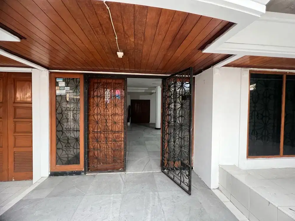 TENGAH KOTA RUMAH KARASAK
