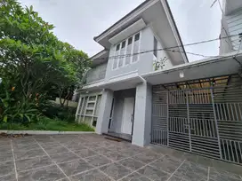 Rumah Mewah Fully Furnished di Ciganjur Dijual Cepat