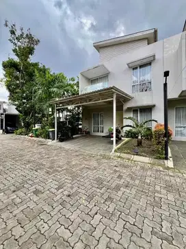 MODERN MINIMALIS TOWNHOUSE DI JAGAKARSA