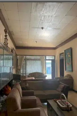 Jual Rumah dan ruang usaha di sayap Soekarno Hatta Buah batu Bandung